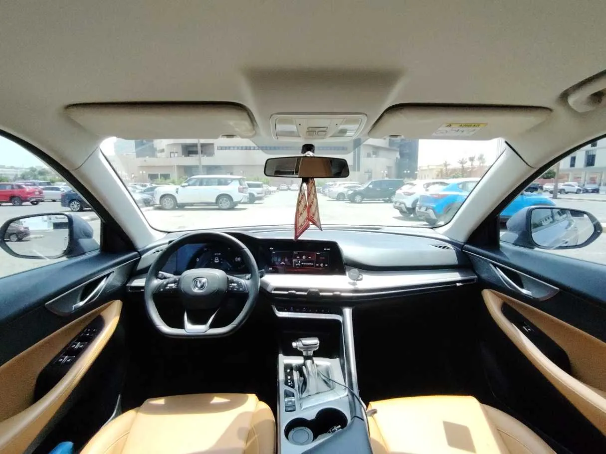 Car image 17