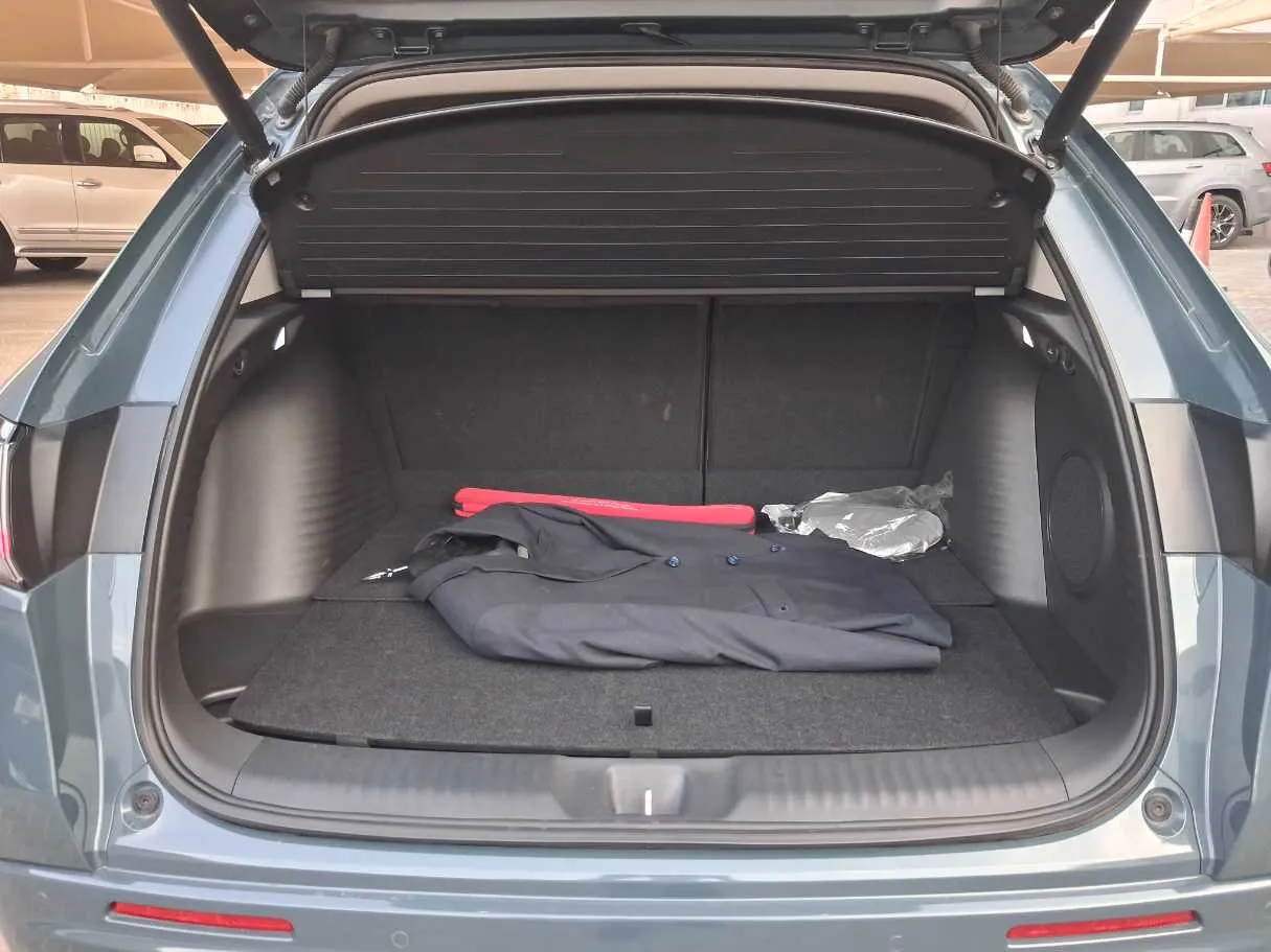 Car image 18