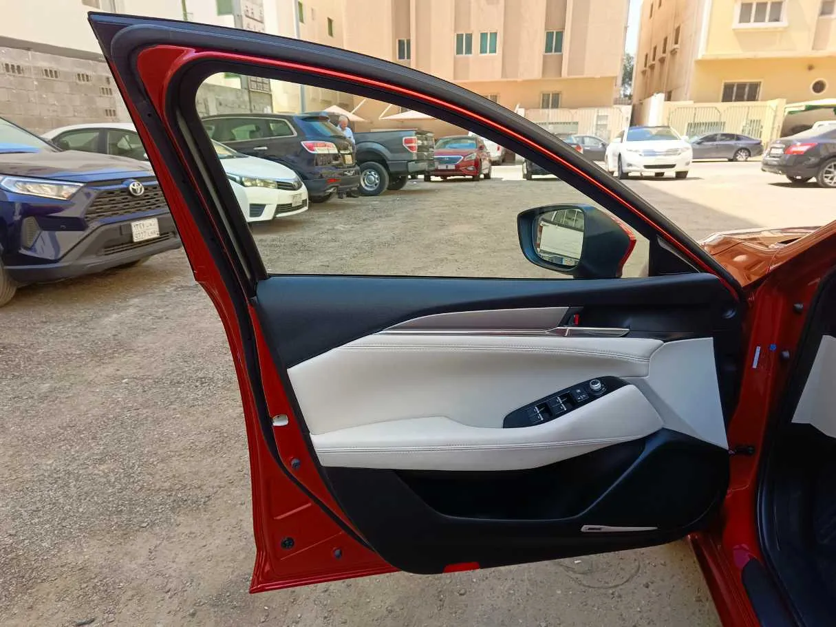 Car image 11