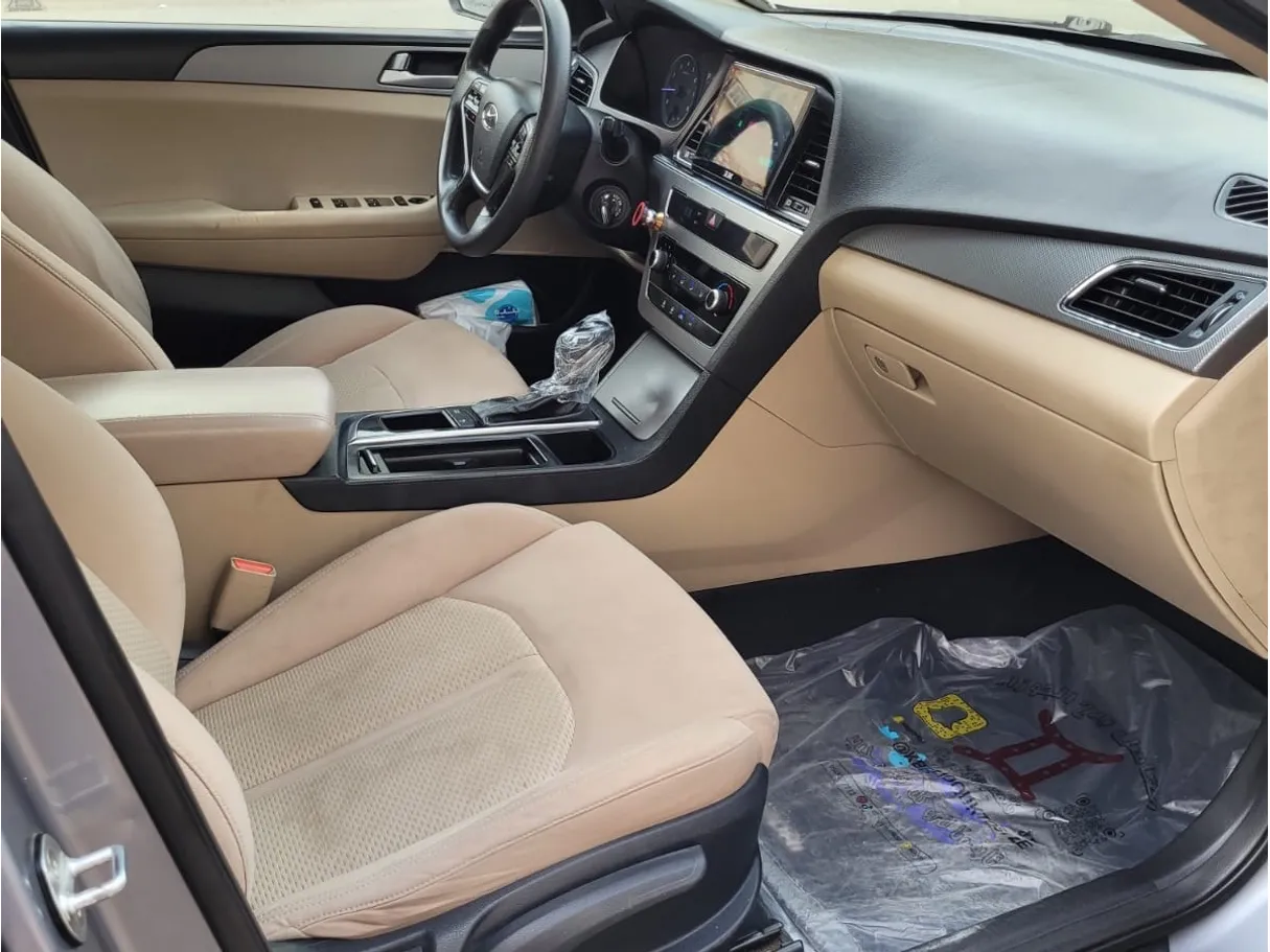 Car image 14
