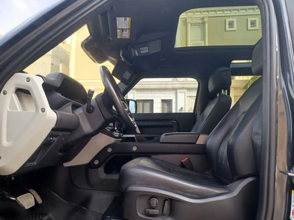 Car image 12