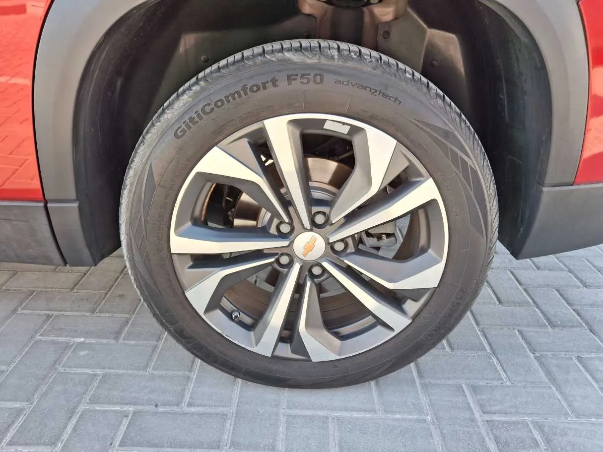 Car image 9