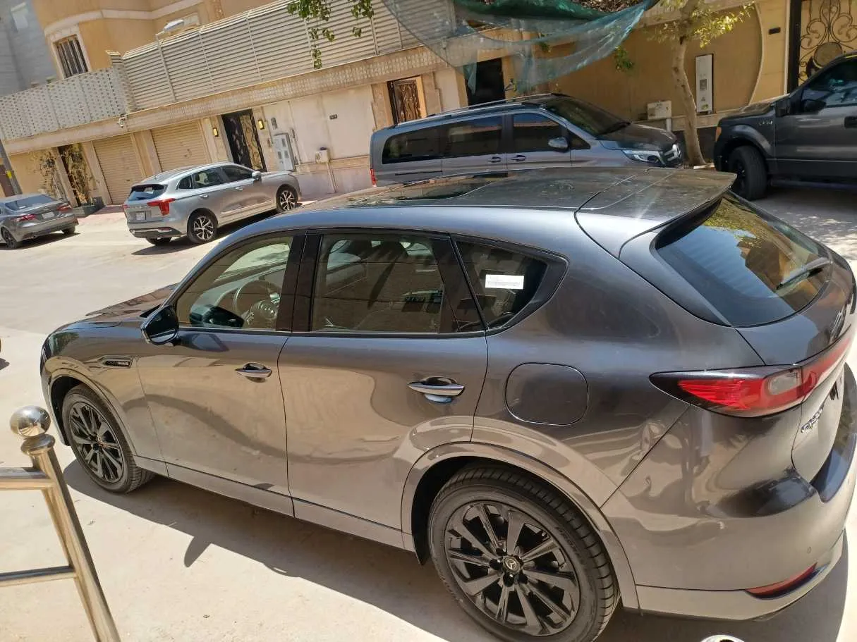 Car image 8