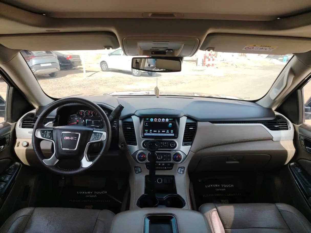 Car image 19