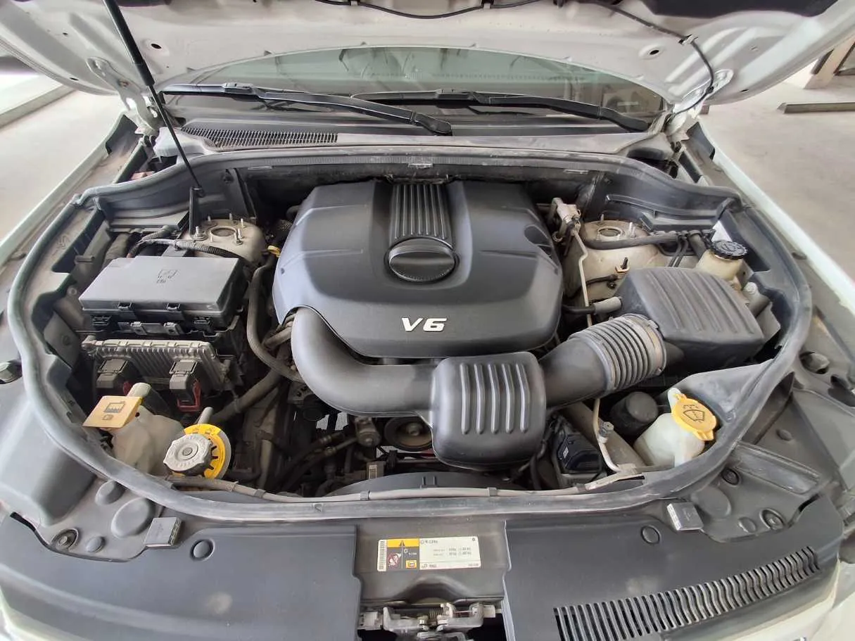 Car image 19