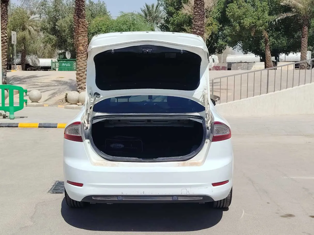 Car image 25