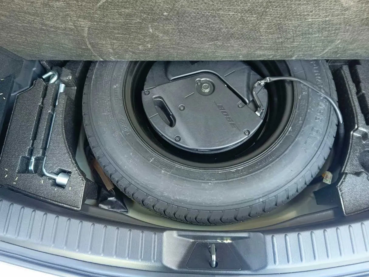 Car image 37