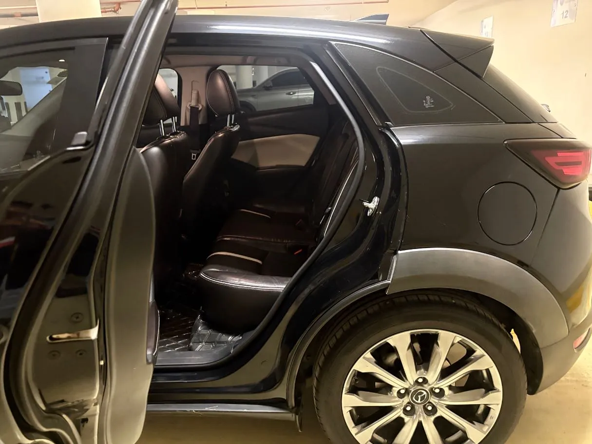 Car image 15