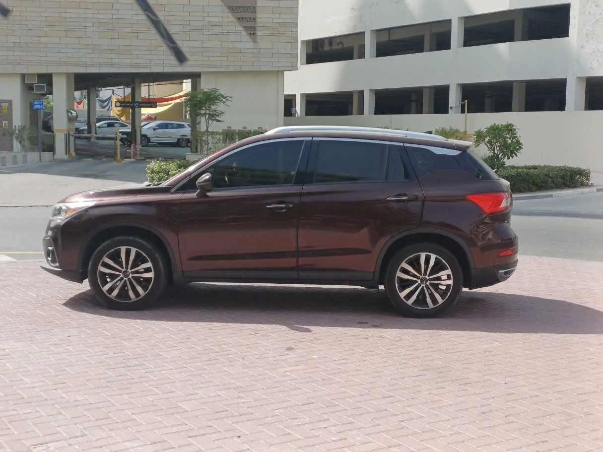 Car image 4