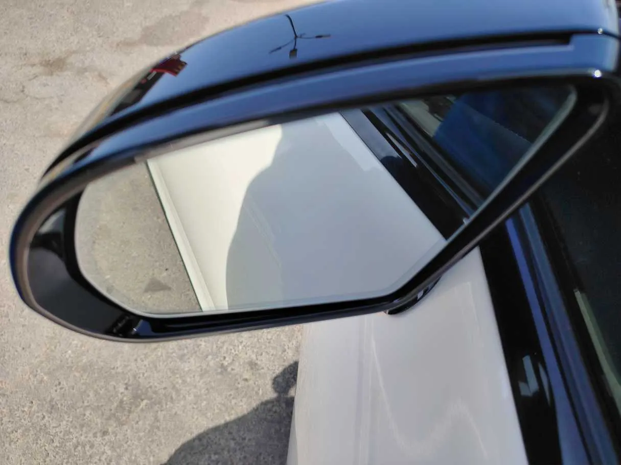 Car image 37