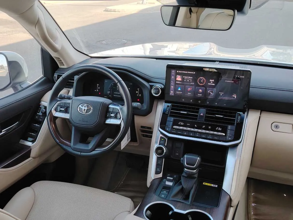 Car image 23