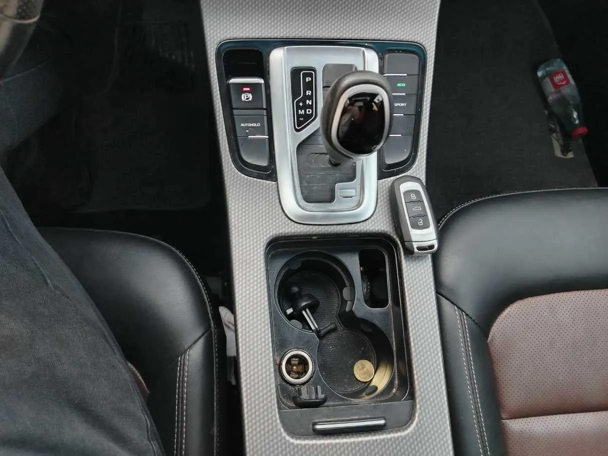 Car image 25
