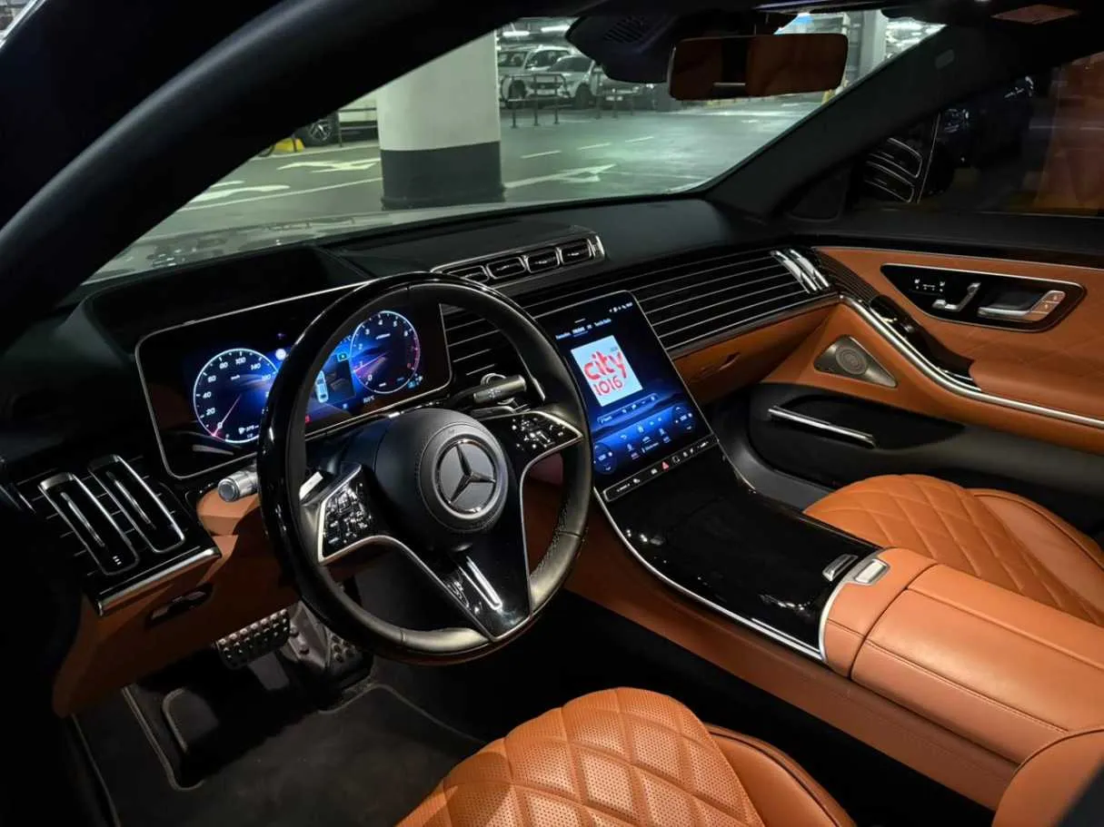 Car image 10