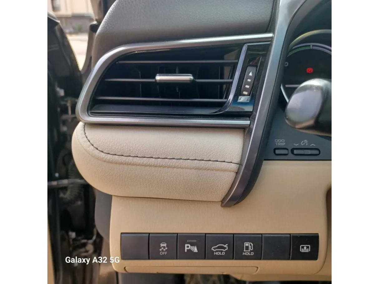 Car image 28