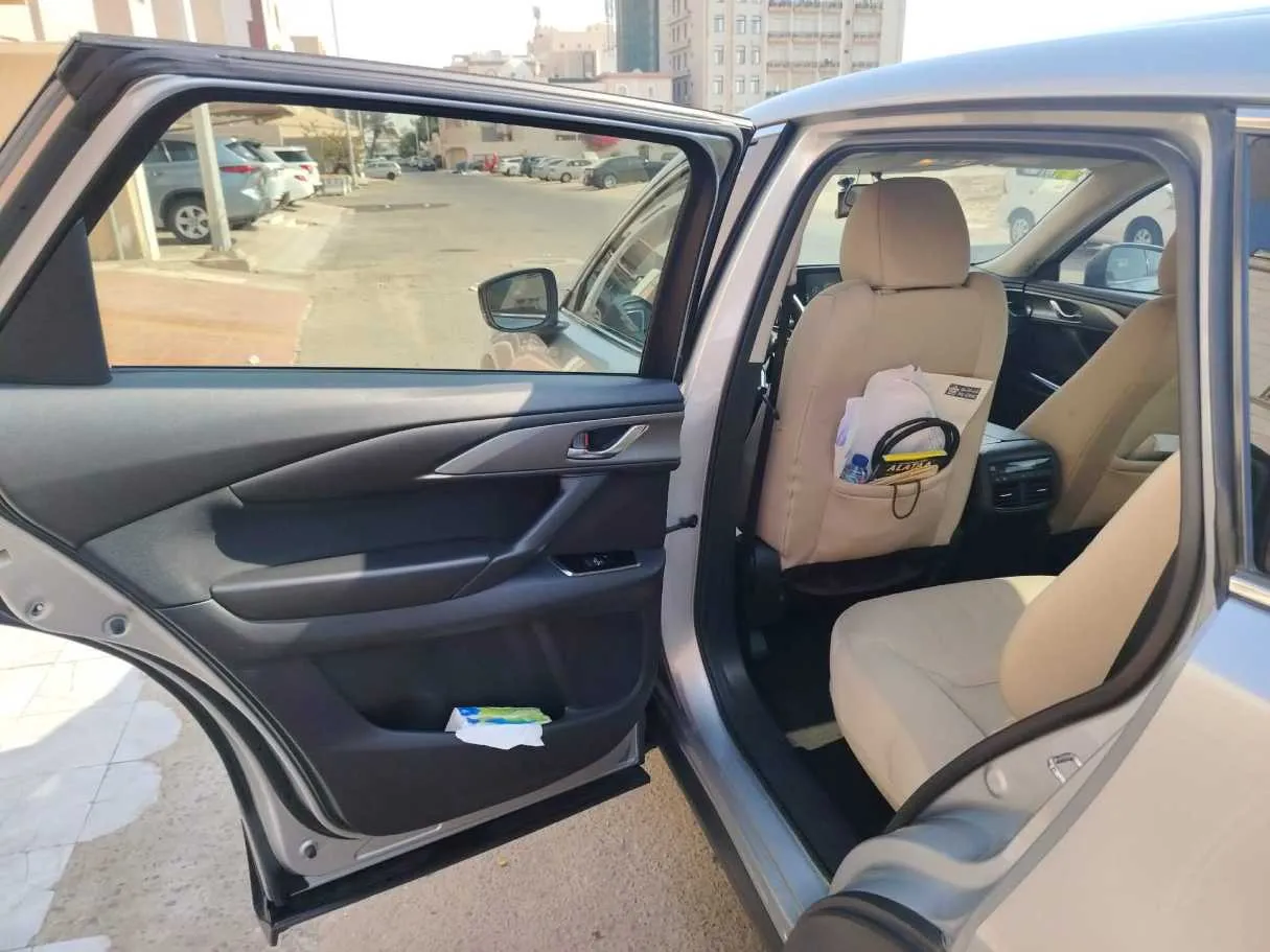 Car image 15