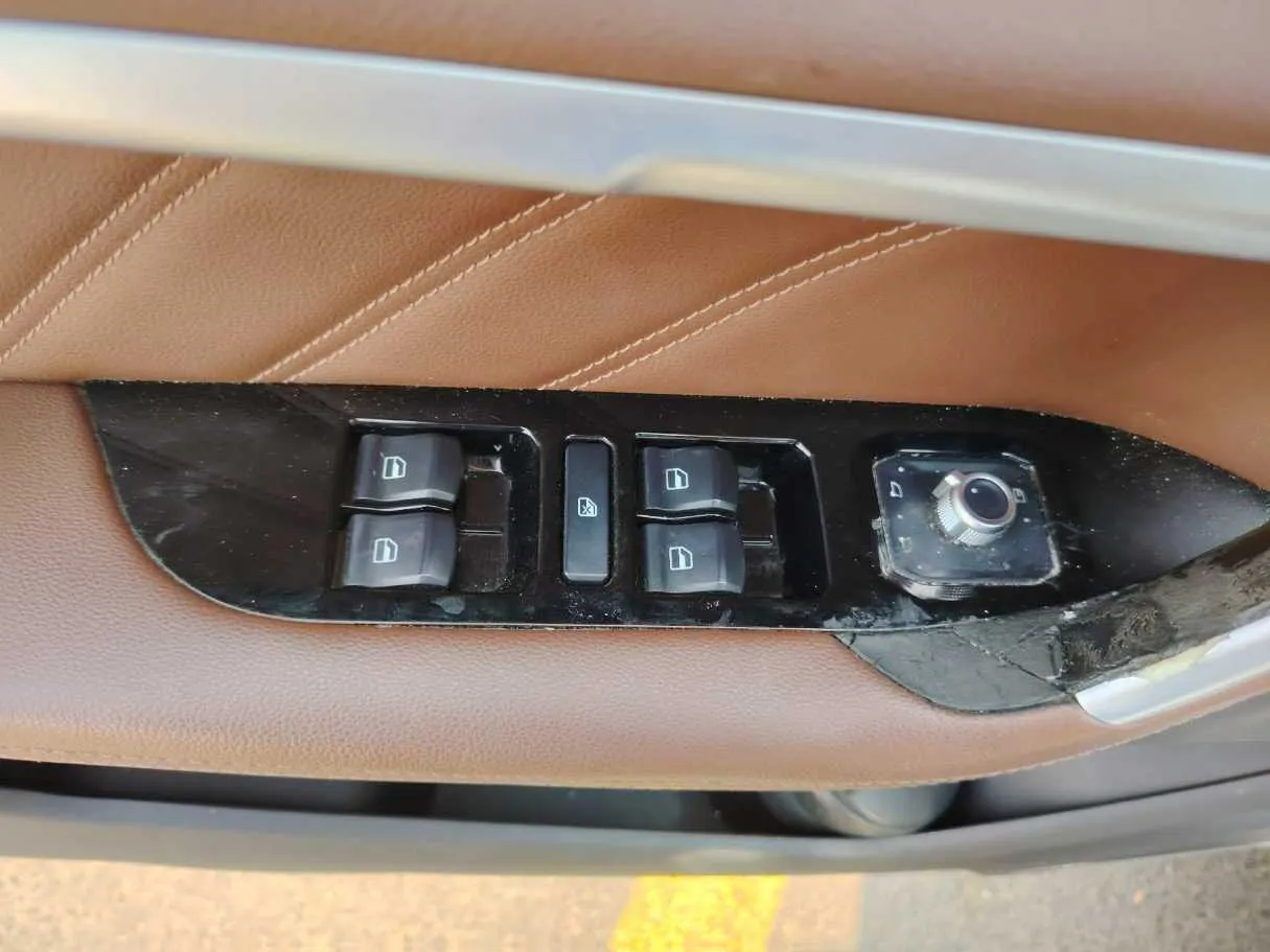 Car image 36