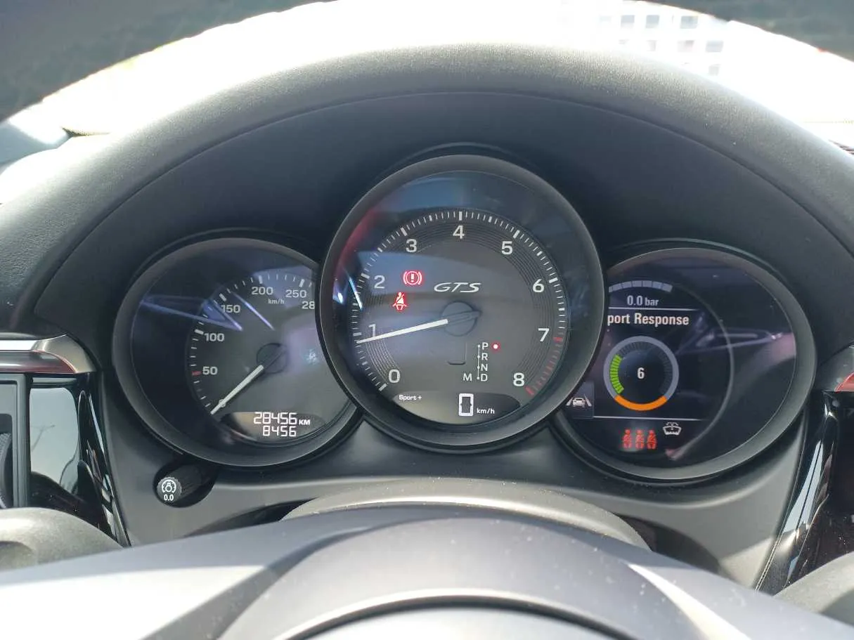 Car image 17