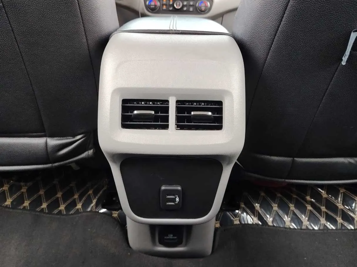 Car image 32