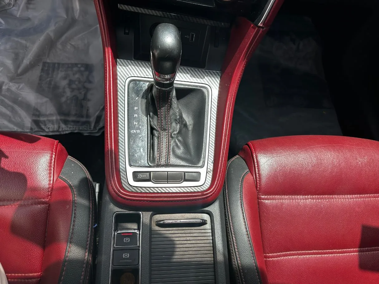 Car image 17