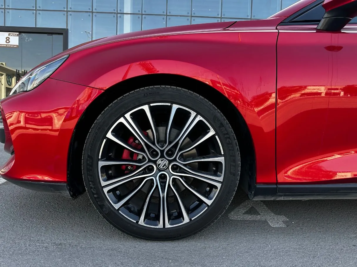 Car image 9