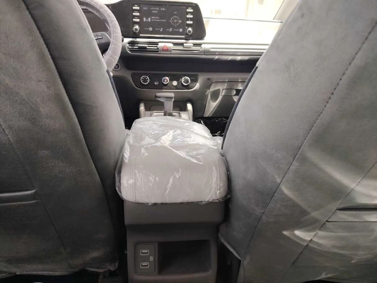 Car image 25