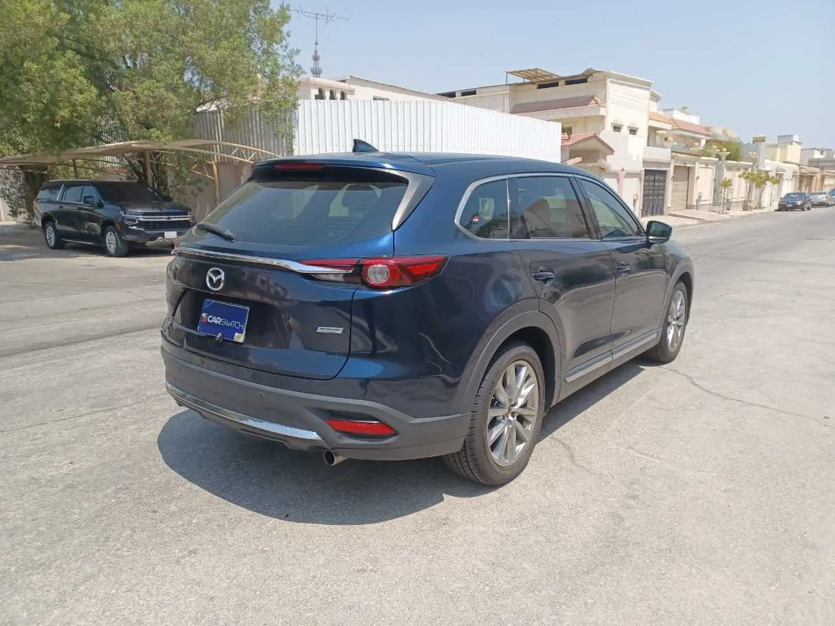Car image 5