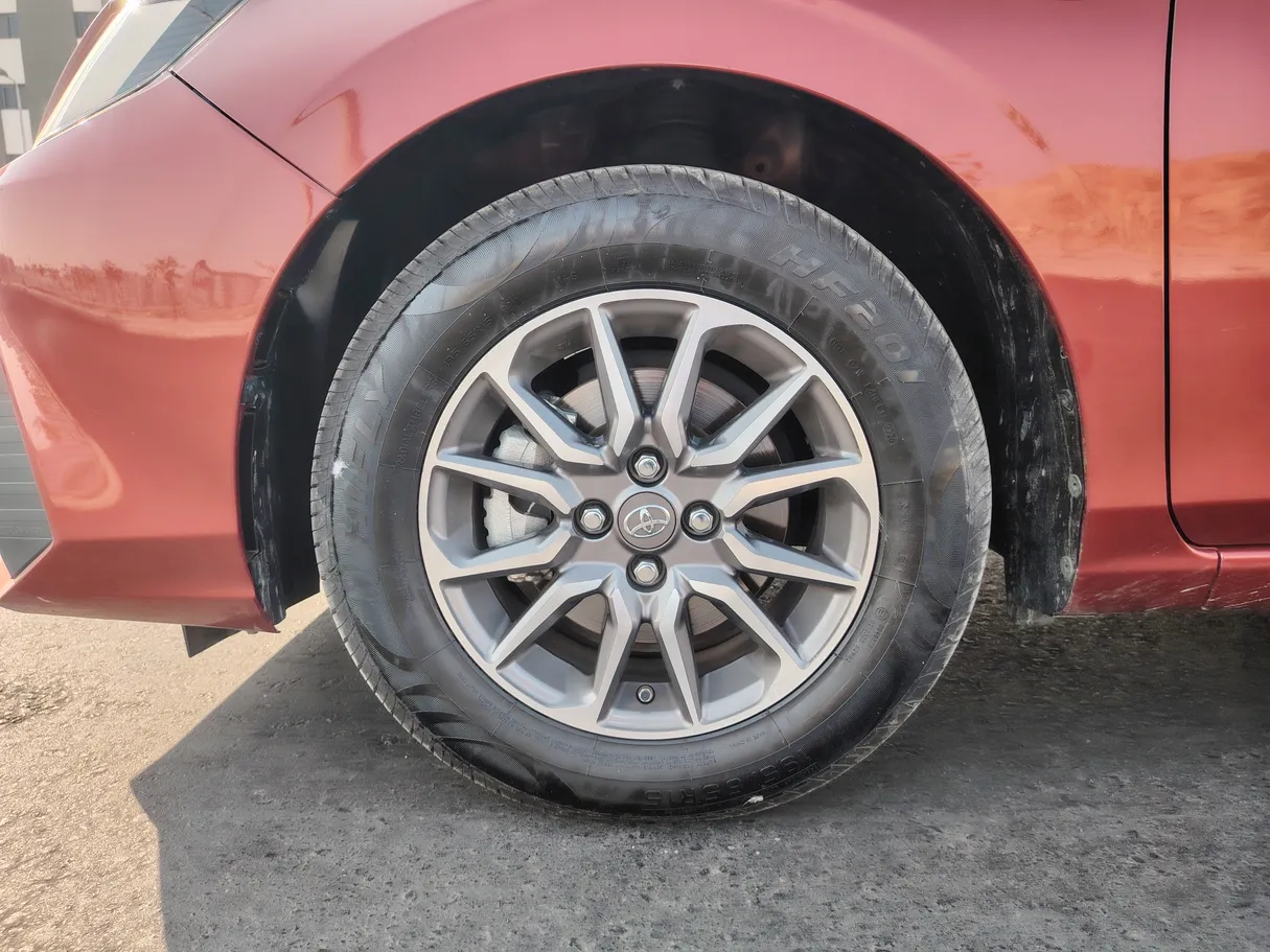 Car image 9