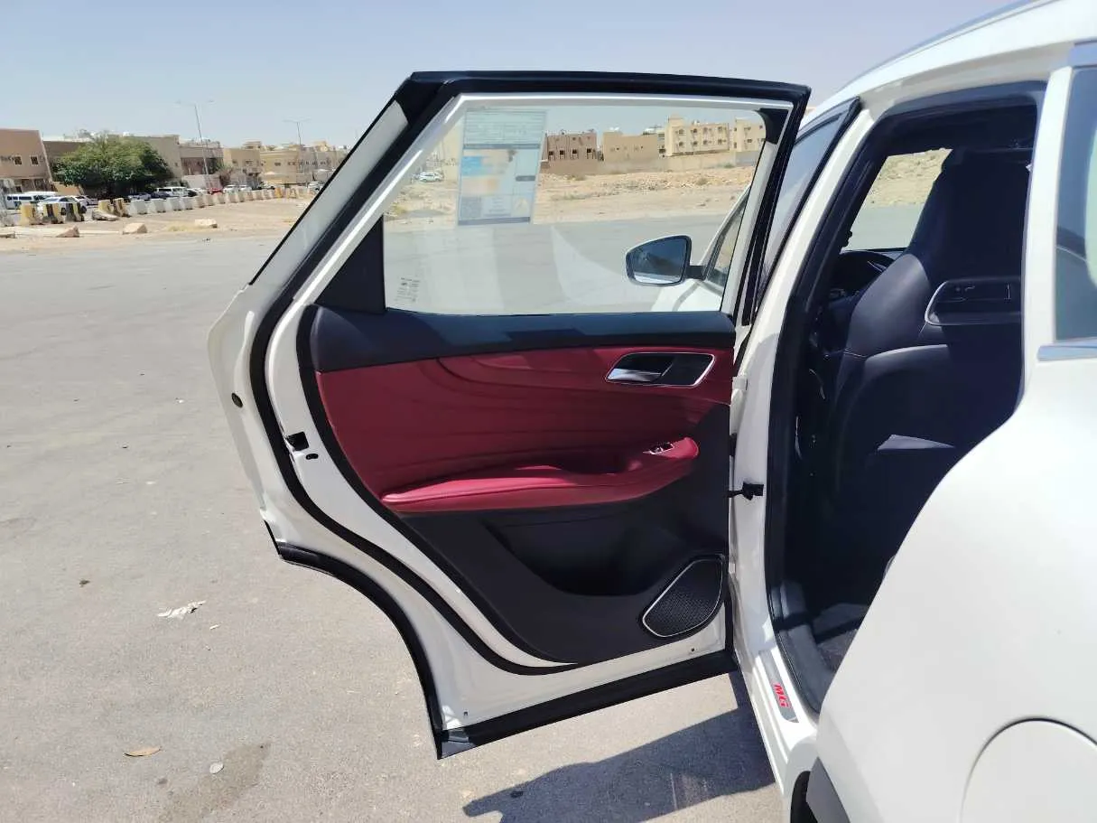 Car image 15