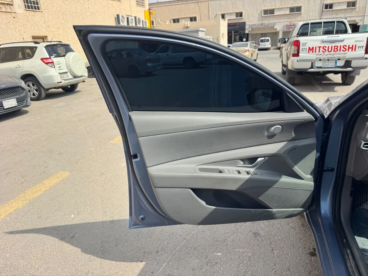 Car image 10