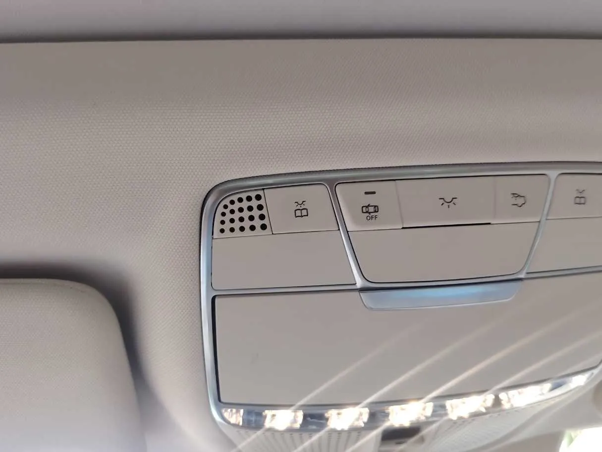 Car image 30