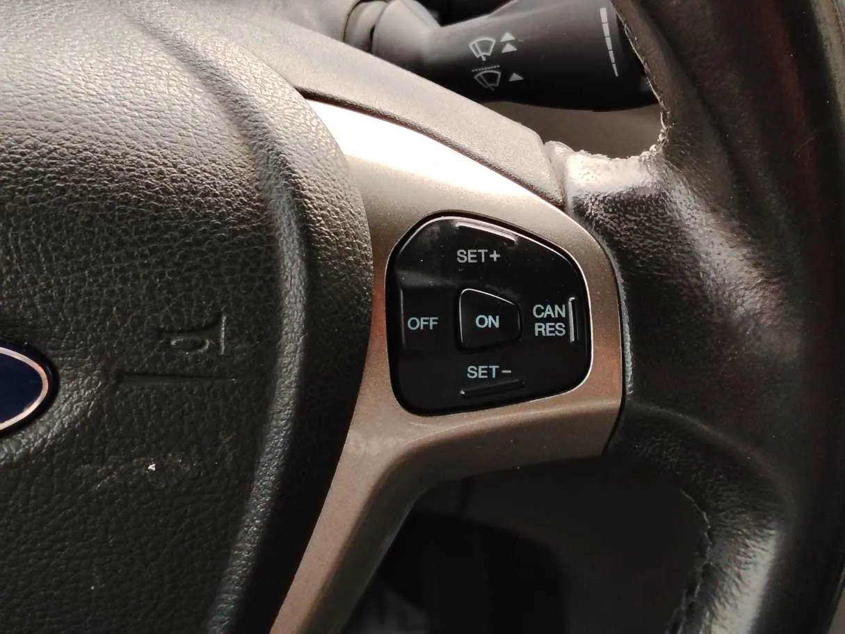 Car image 26