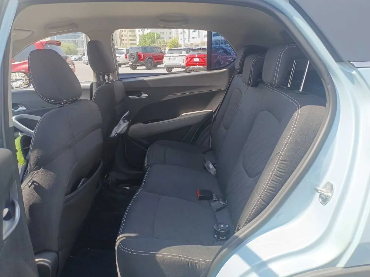 Car image 13