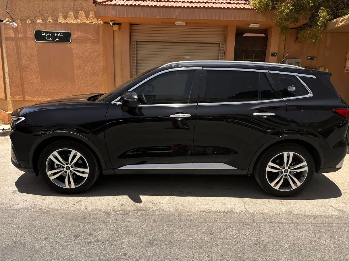 Car image 8