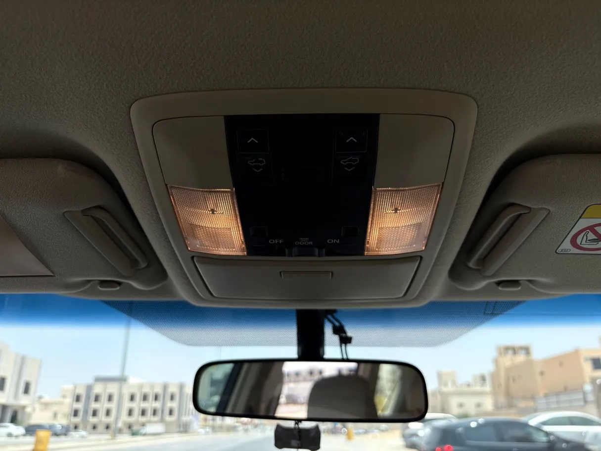 Car image 26