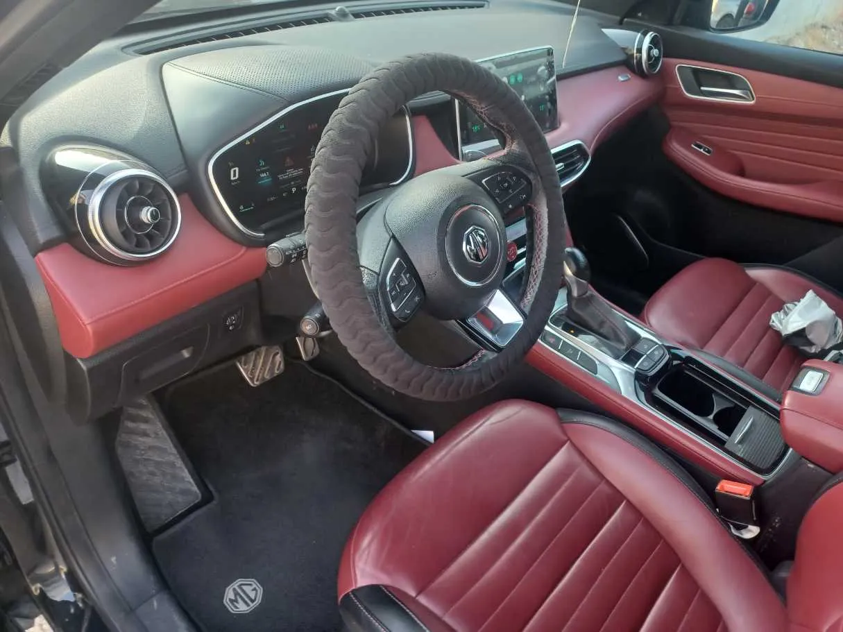 Car image 12