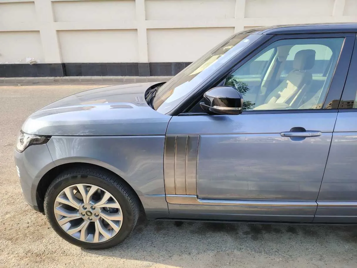 Car image 9