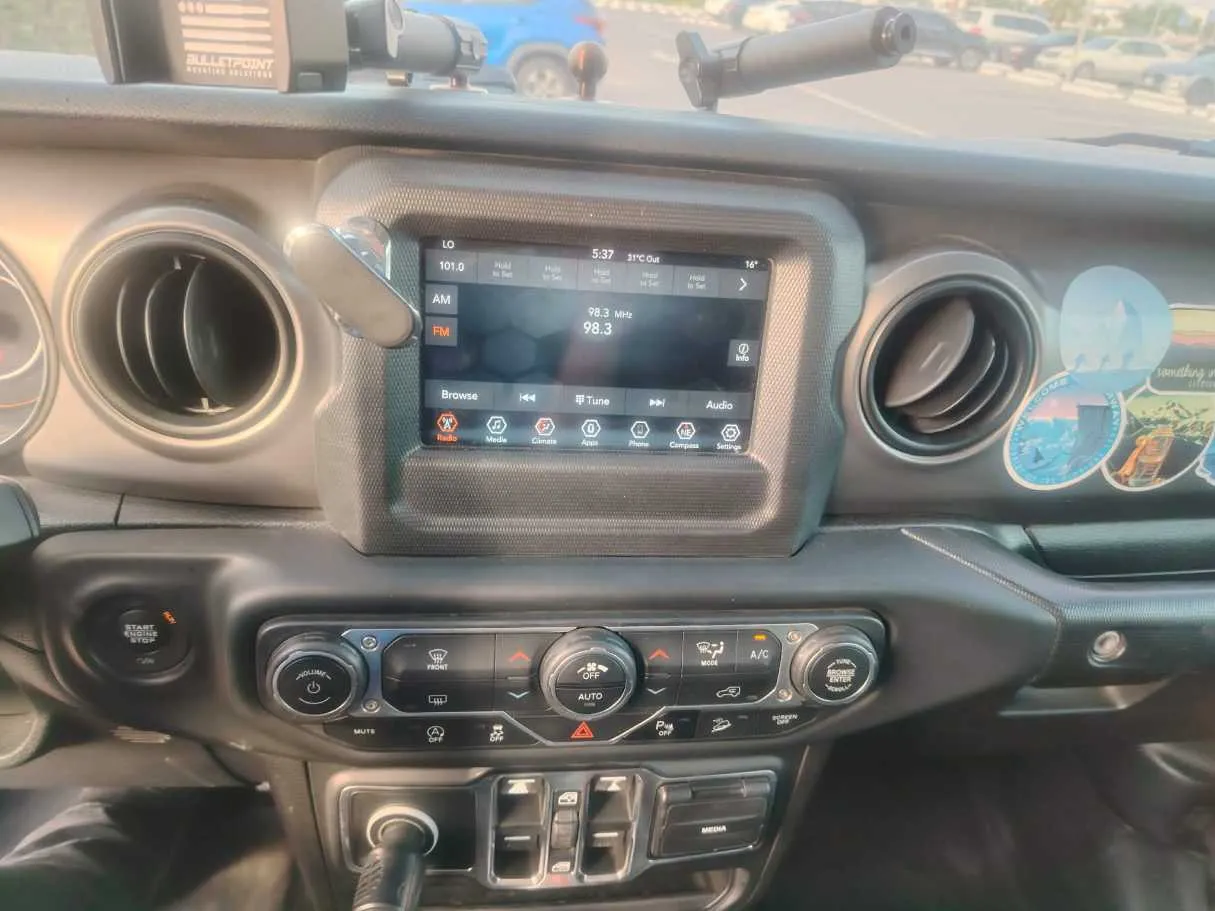 Car image 32