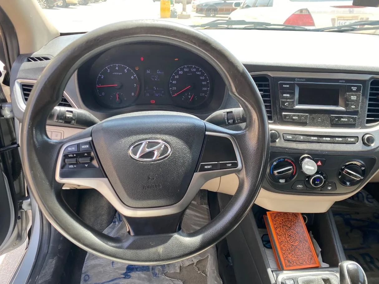 Car image 16