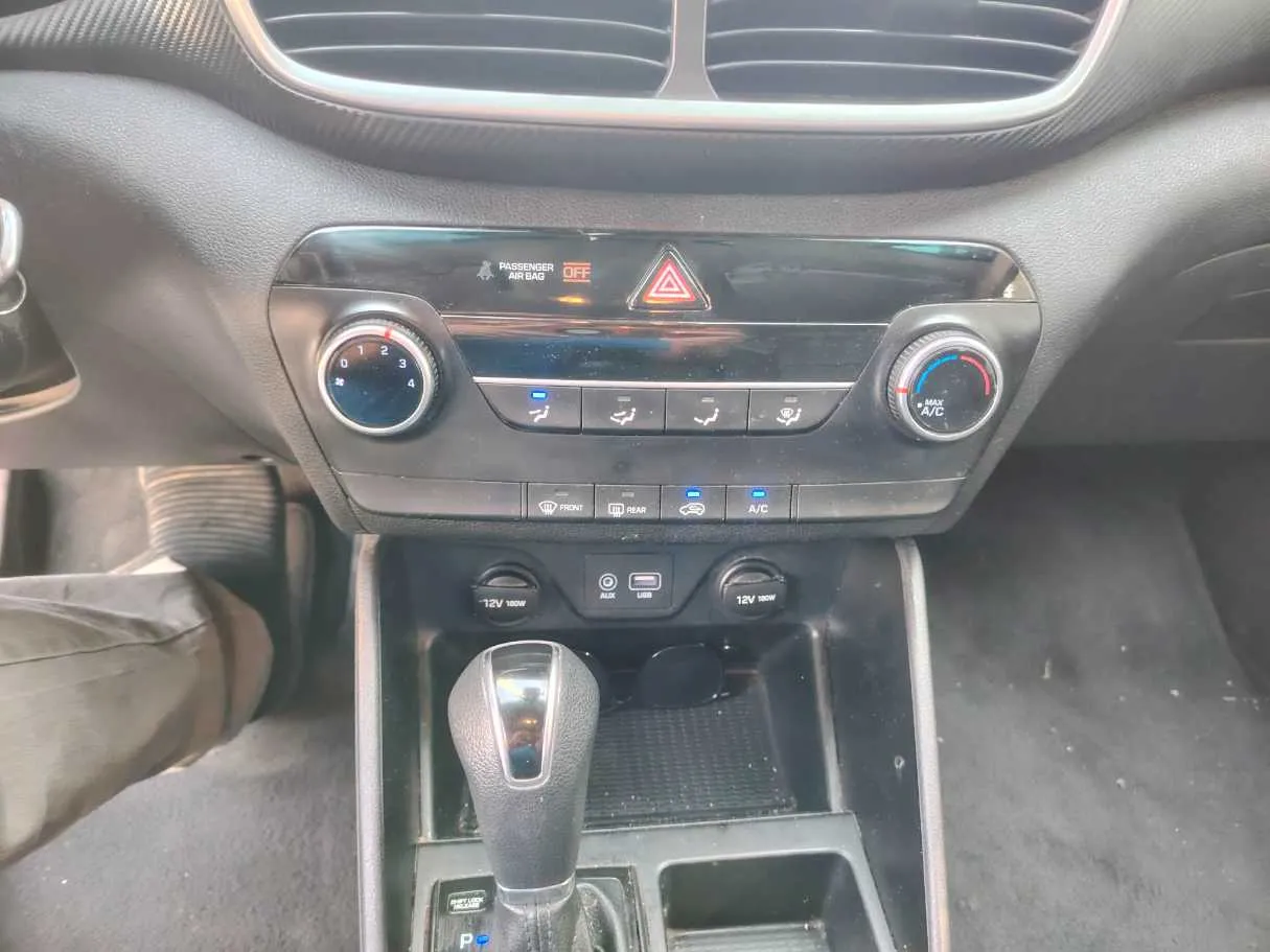 Car image 27