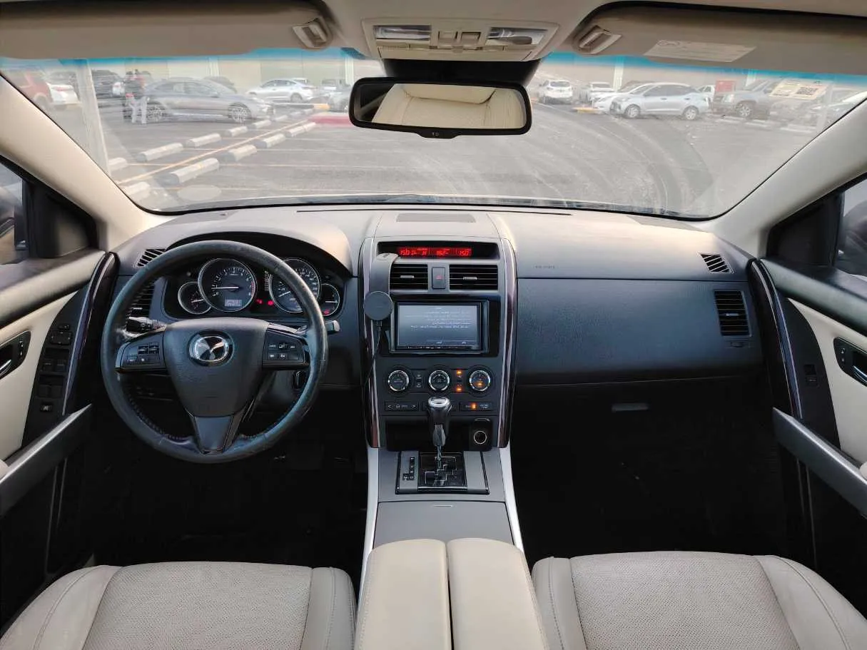Car image 19