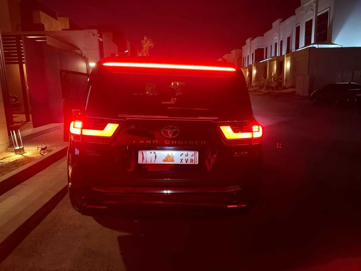 Car image 24