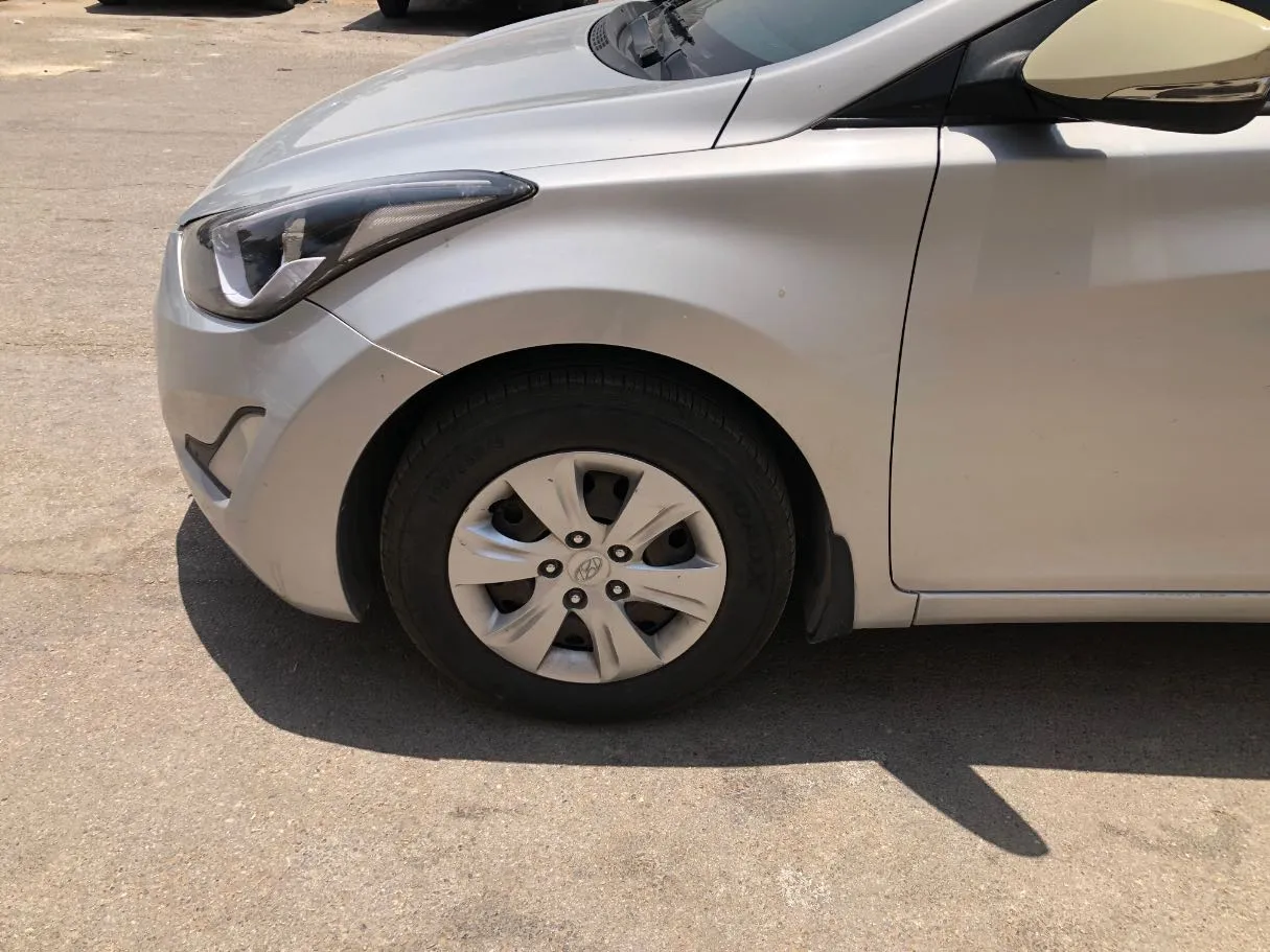 Car image 9