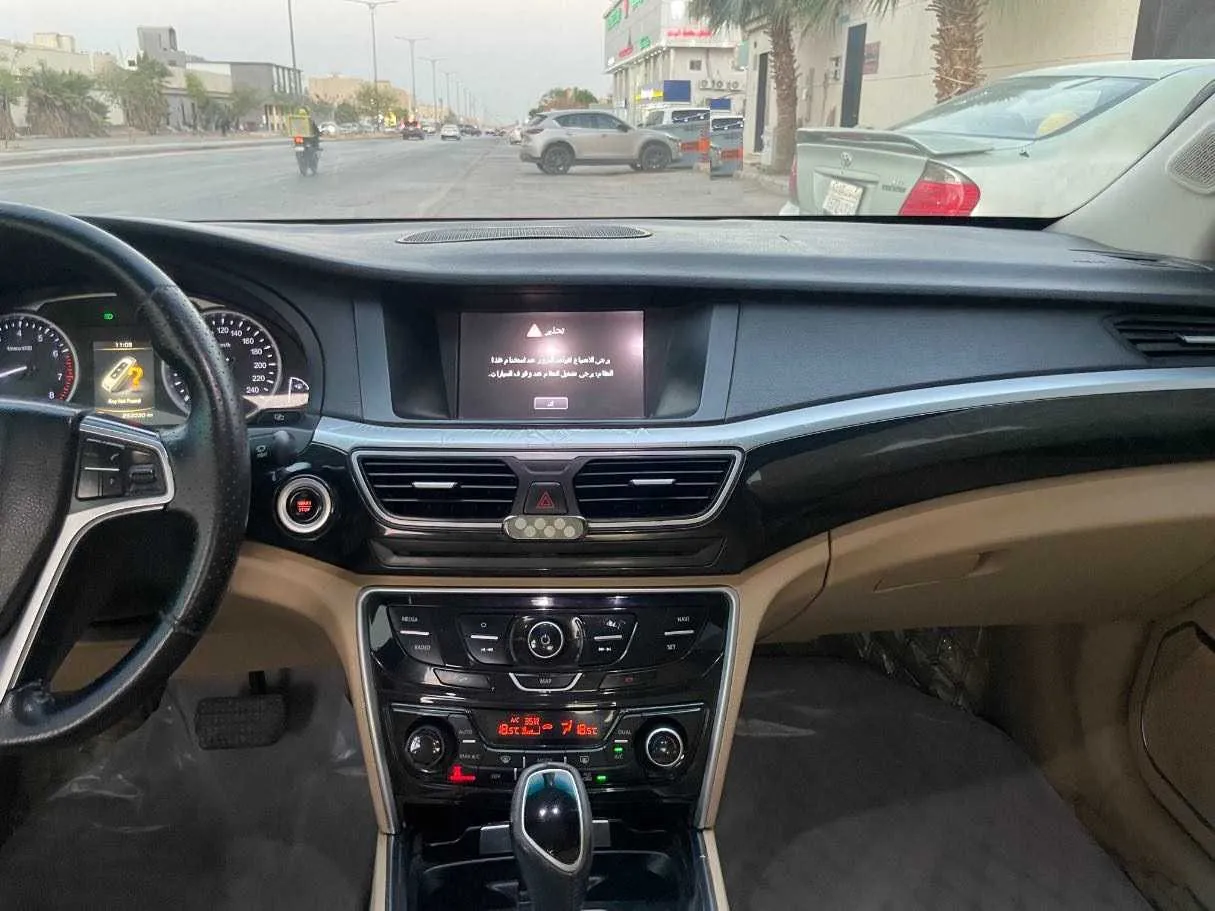 Car image 19
