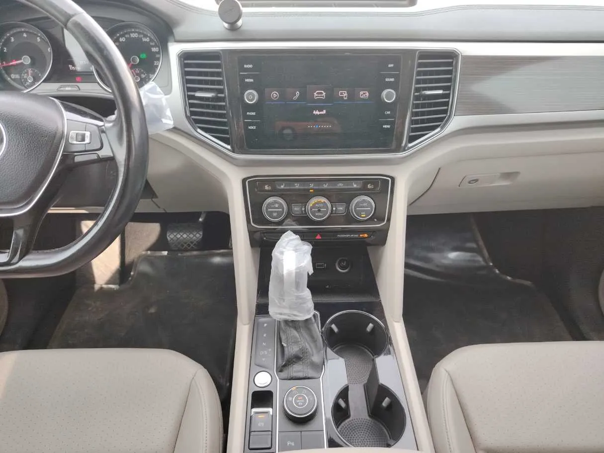 Car image 18