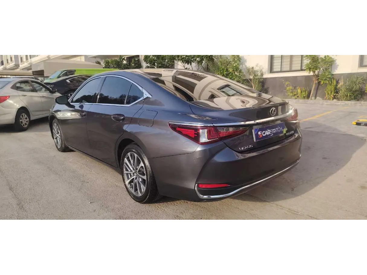 Car image 7