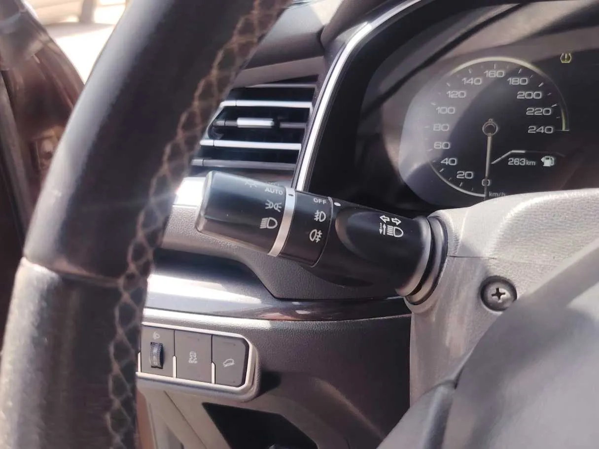 Car image 34