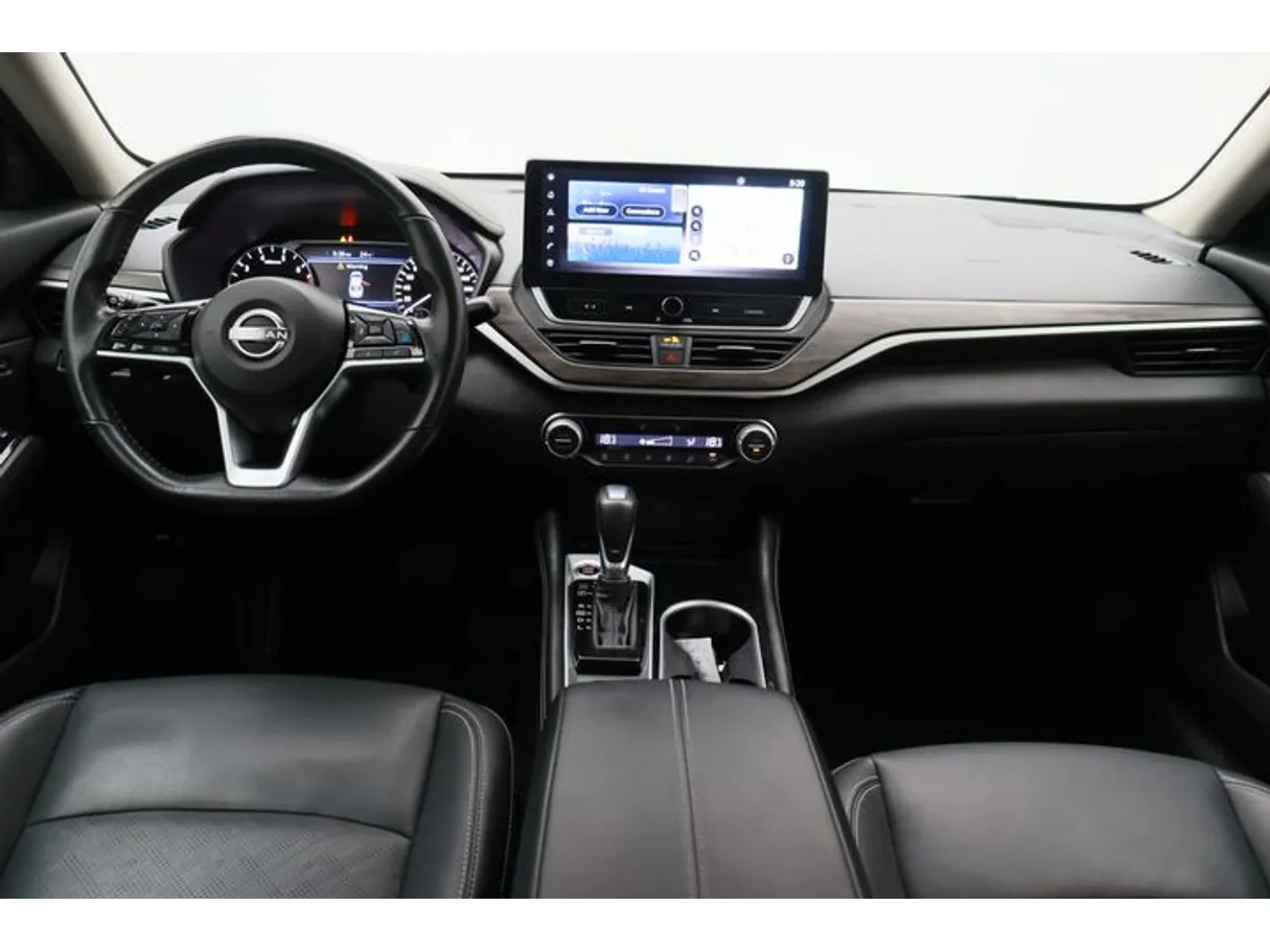 Car image 14