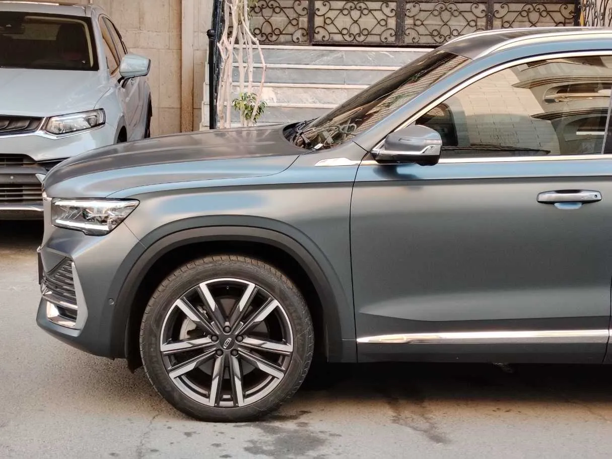 Car image 9