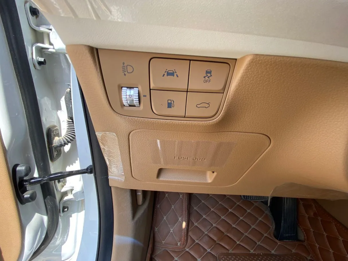 Car image 26