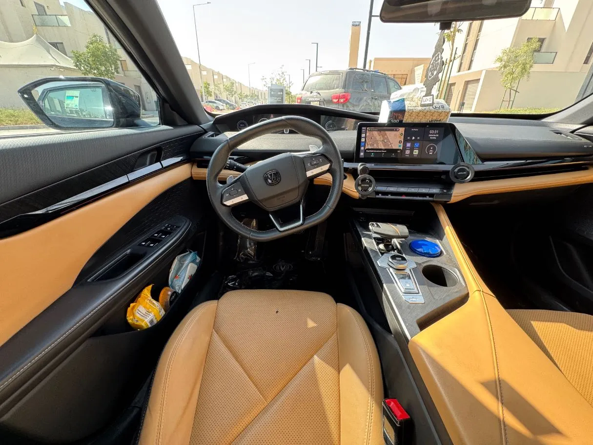Car image 16